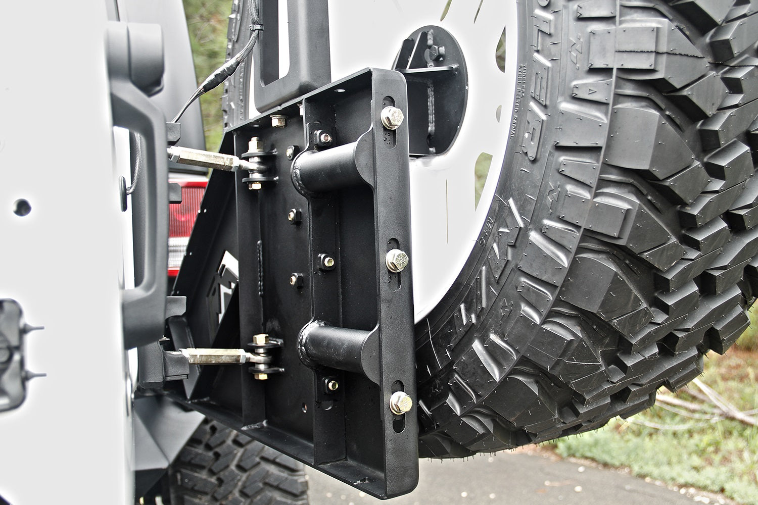 Fab Fours JP-Y1261T-1 Off The Door Tire Carrier Fits 07-18 Wrangler (JK)