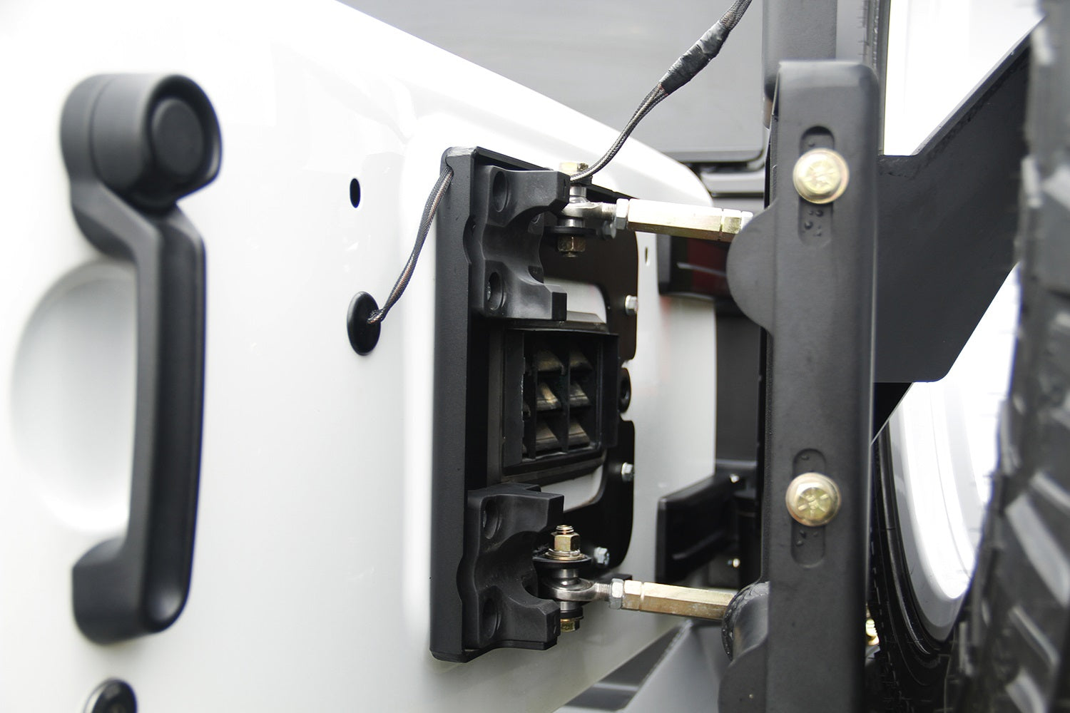 Fab Fours JP-Y1261T-1 Off The Door Tire Carrier Fits 07-18 Wrangler (JK)