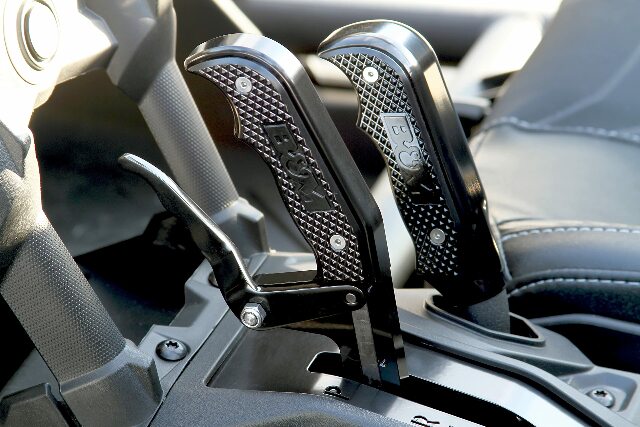 XDR 81171 Off-Road Magnum Grip 17-20 Can-Am Maverick X3, Dual-Gate Shfter & Grab Handle