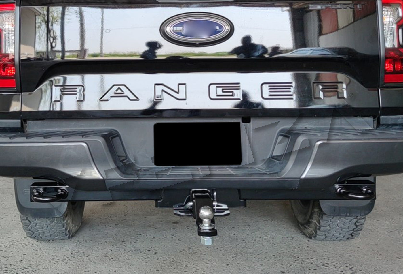 Fenza towing hitch receiver with 2-inch ball mount installed on Ford Ranger T9 Export