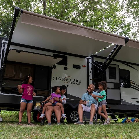 Lippert Global Entry Door Latch Kit with Deadbolt, Keyed Lock, Two FIC Keys, Edge Cover Plate, Strike Plate, Mounting Screws Compatible with Travel Trailers - 239632, White