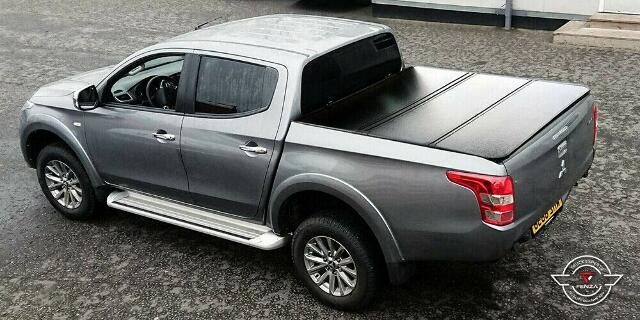 Hard Tri-Fold Tonneau Cover Compatible With Mitsubishi L-200 03-15 (Double Cab)