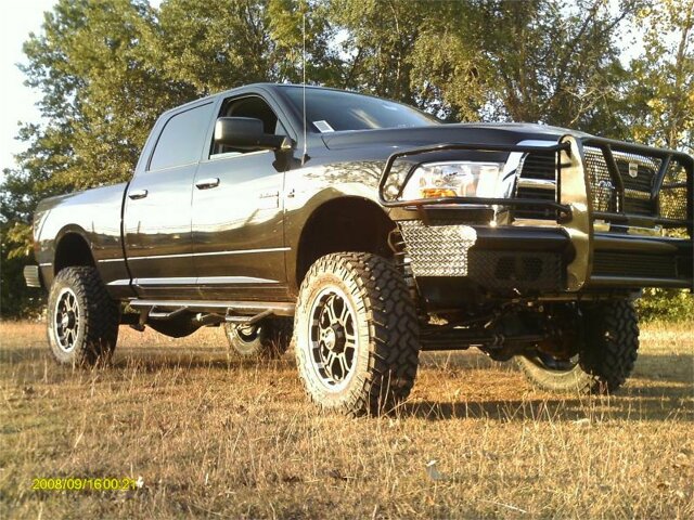 RealTruck Nerf Steps Compatible with RAM | Cab Length, Heavy Duty Steel, Gloss Back | D0984CC | Compatible with .5 RAM 1500, 2500/3500/4500 /5500 Crew Cab, SRW/DRW Gas/Diesel. 2010-2018