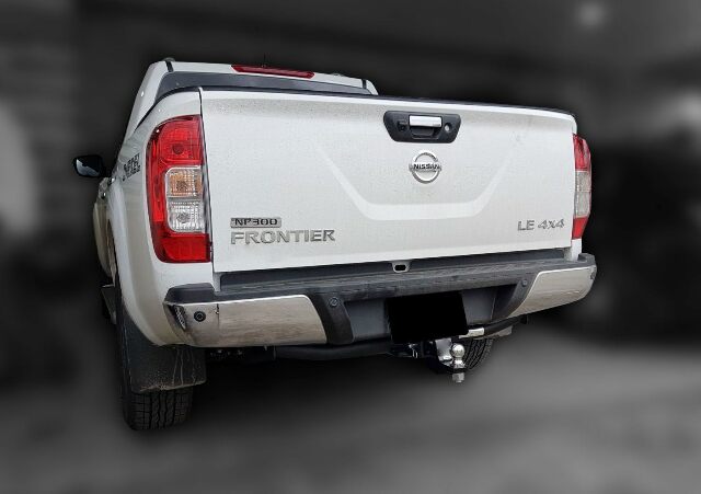 Fenza Class III Towing Hitch Receiver with 2" Ball Mount – Compatible with Nissan NP300 Frontier 2016–2024 | 6,500 lbs Capacity