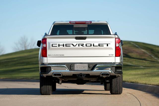 Chevrolet Silverado 1500 - Black Pl