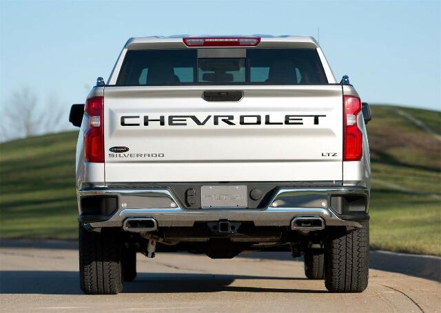 Chevrolet Silverado 1500 - Black Pl