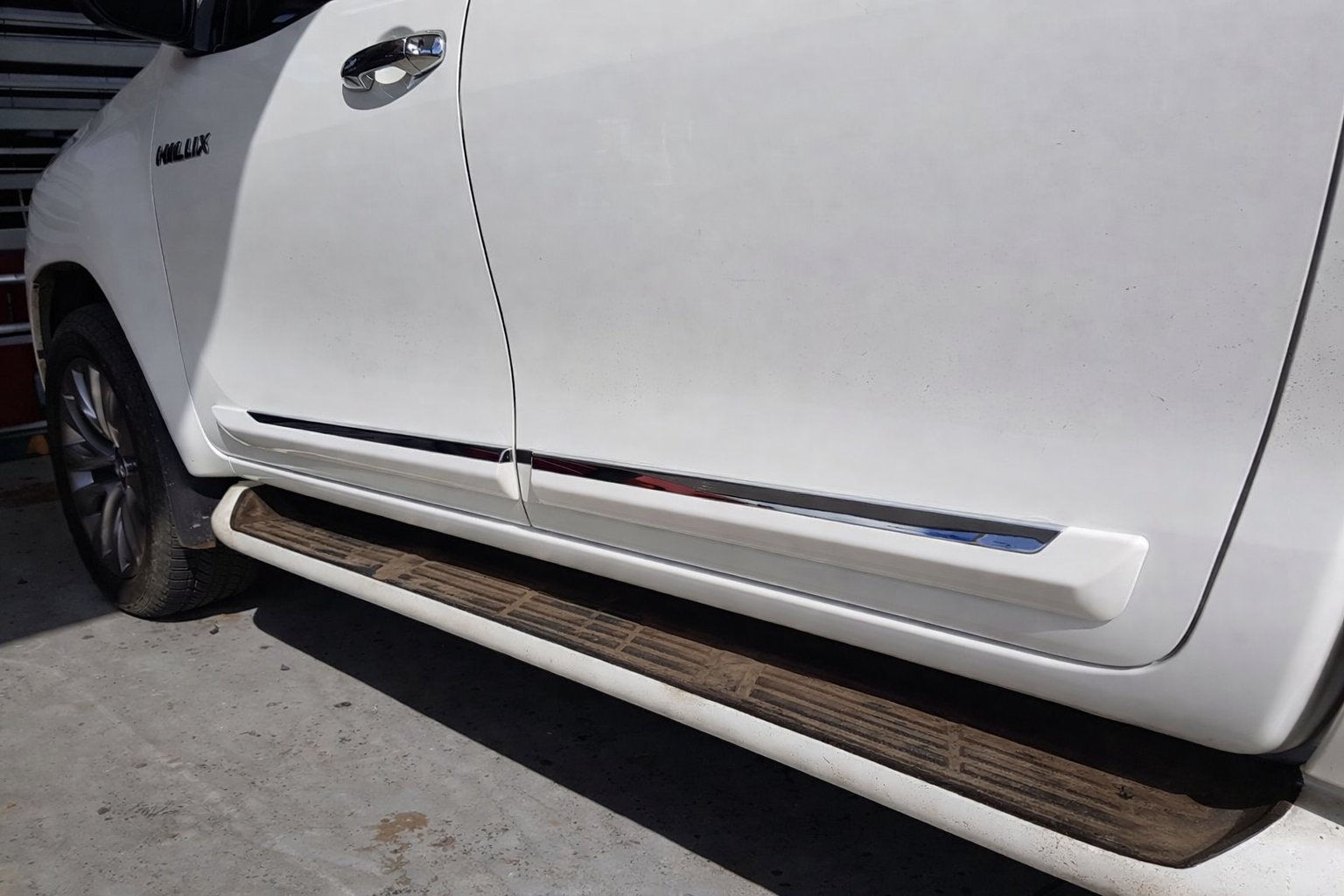 Fenza White & Chrome Side Moulding Trim Set for Toyota Hilux 2016+ | 4‑Piece