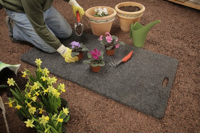 Bedrug | Folding Track Mat / Knee Protection Mat | TrailerWare | 2' x 4' / Charcoal Grey | TW2X4MAT