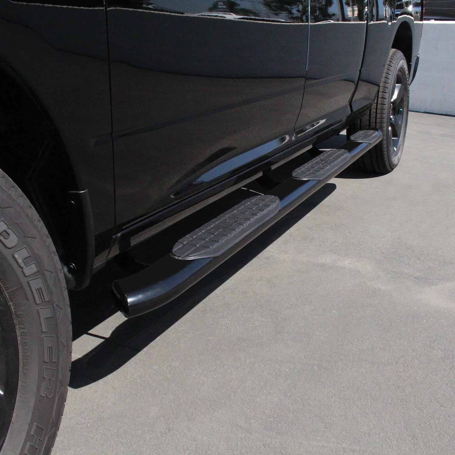 Westin 21-534315 PRO TRAXX 5 Oval Wheel to Wheel Nerf Step Bars