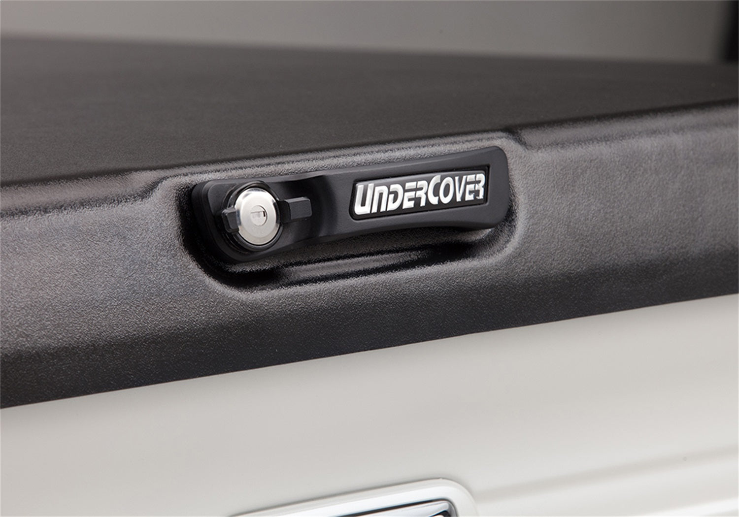 UnderCover UC5098 Elite Tonneau Cover Fits 22 Frontier