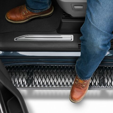 RealTruck Growler Steps Compatible with Silverado/Sierra | Cab Length, Rust-Proof Aluminum, Textured Black | GFC19QC-TX | Compatible with Chevrolet Silverado/GMC Sierra 1500, 20- 2500/3500 Double Cab 2021