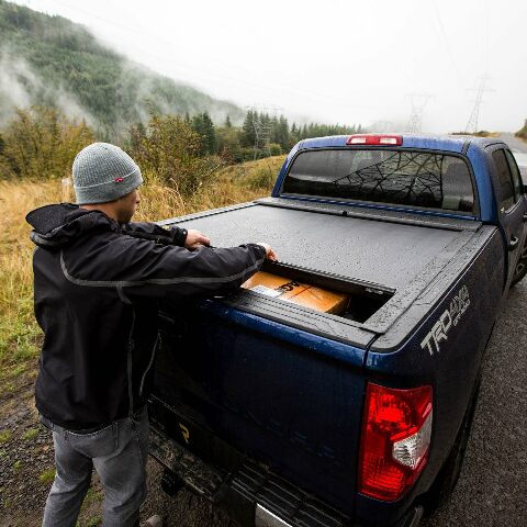 RealTruck Roll-N-Lock M-Series Retractable Truck Bed Tonneau Cover | LG570M | Compatible with -  Toyota Tundra (w/o OE track system or Trail Edition) 5' 7" Bed (66.7") 2021