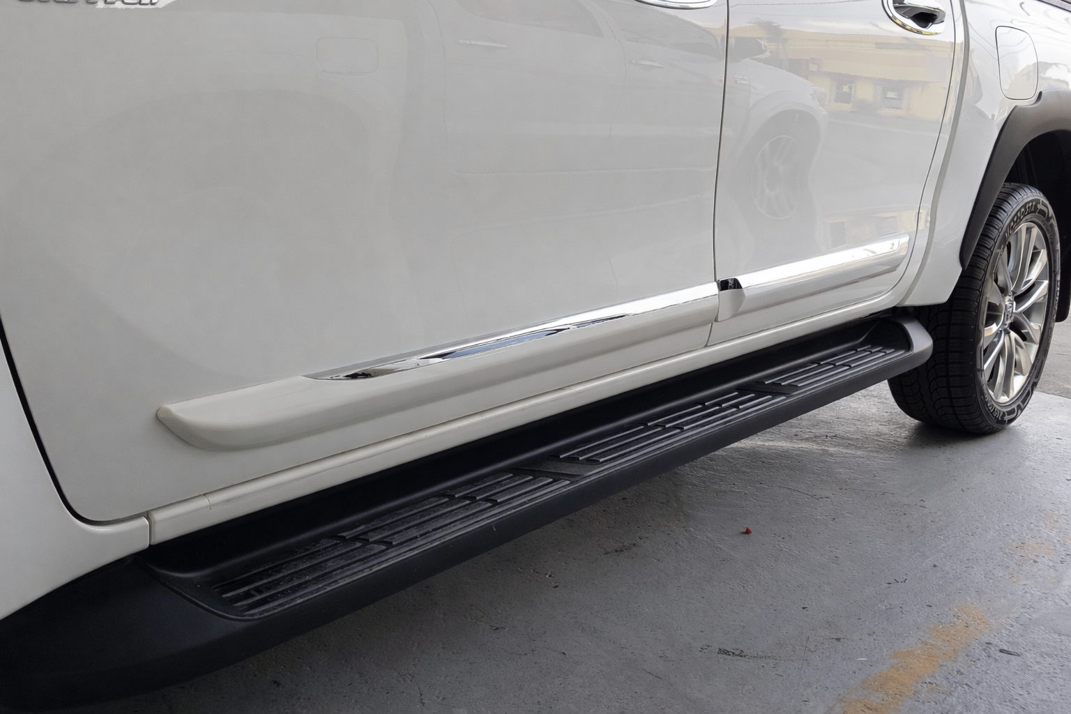 Fenza White & Chrome Side Moulding Trim Set for Toyota Hilux 2016+ | 4‑Piece