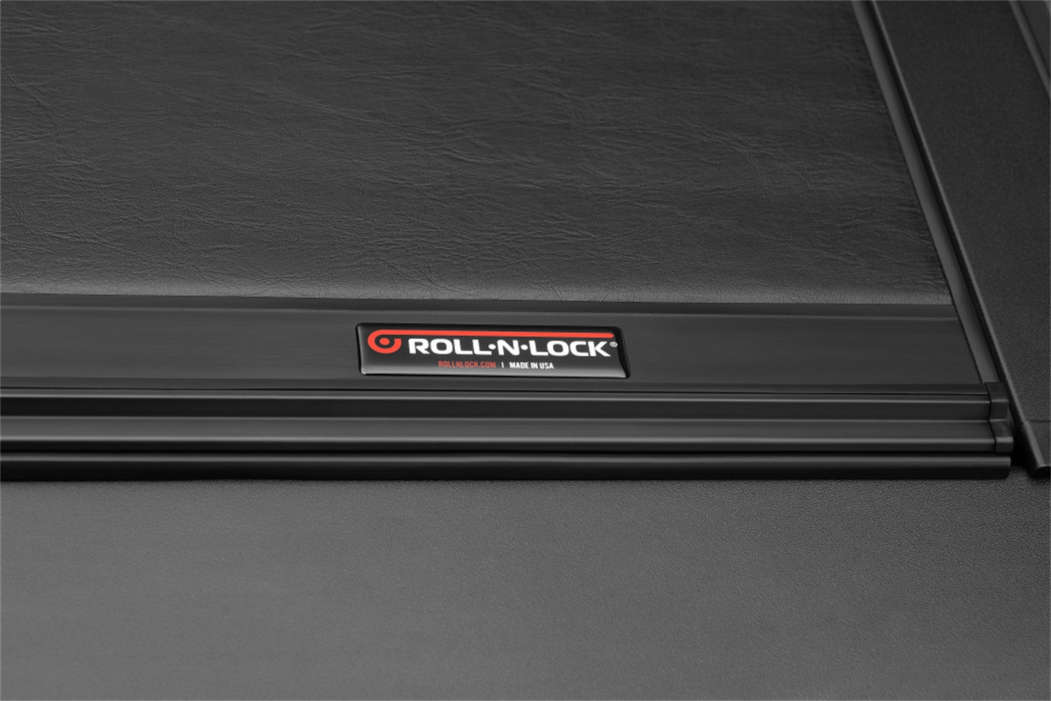 Roll-N-Lock LG401M Roll-N-Lock M-Series Truck Bed Cover Fits 19-22 1500