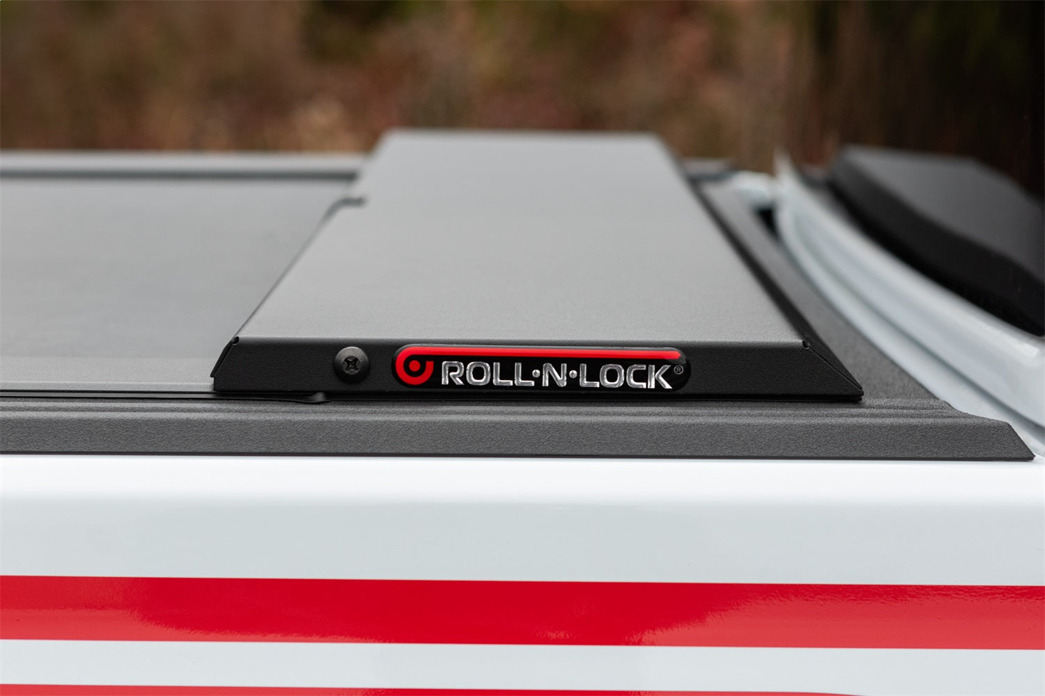 Roll-N-Lock LG496M Roll-N-Lock M-Series Truck Bed Cover Fits 20-22 Gladiator